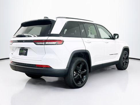 Used 2023 Jeep Grand Cherokee Altitude AWD/4WD image 9