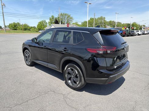 Used 2024 Nissan Rogue SV AWD/4WD image 6