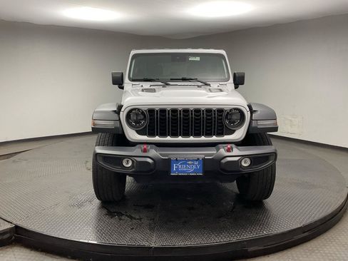 Used 2025 Jeep Wrangler Unlimited Rubicon AWD/4WD image 2
