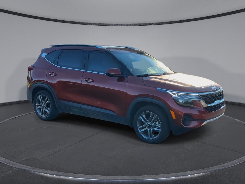 Used 2023 Kia Seltos S w/ Navigation Package FWD image 2