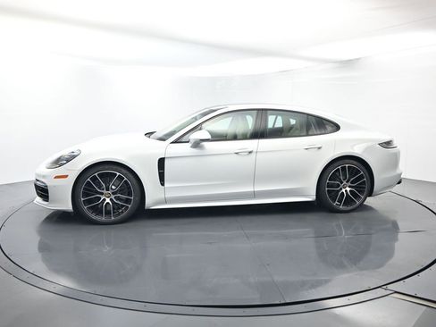 Certified 2022 Porsche Panamera GTS image 2