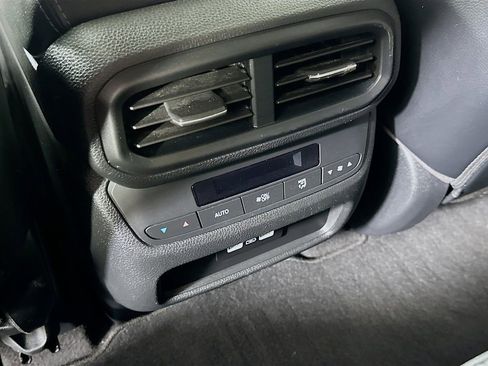 Used 2023 Honda Pilot Touring image 32