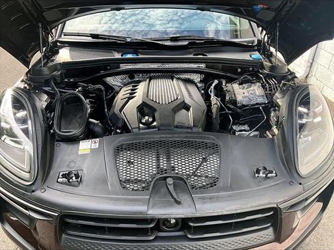 Certified 2023 Porsche Macan AWD/4WD image 15
