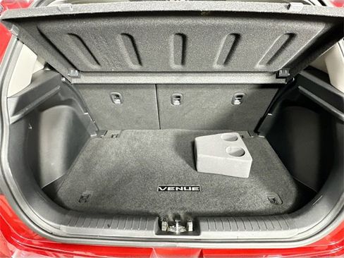 Used 2024 Hyundai Venue SE image 29