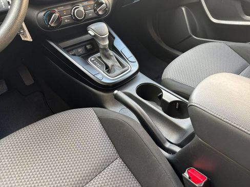 Used 2025 Kia Soul LX w/ LX Technology Package FWD image 38