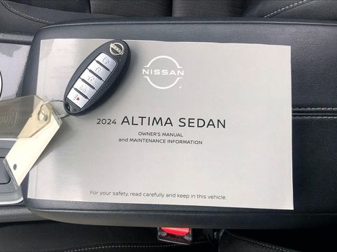Used 2024 Nissan Altima 2.5 SV AWD/4WD image 12