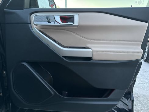 Used 2023 Ford Explorer Limited image 44