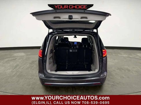 Used 2017 Chrysler Pacifica Touring-L Plus w/ Tire & Wheel Group FWD image 5