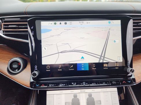 New 2023 Jeep Grand Wagoneer Series III w/ HD Trailer Tow Package image 18