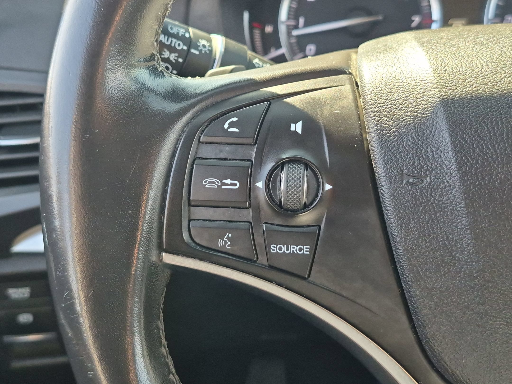 Used 2018 Acura MDX w/ Technology Package FWD image 17