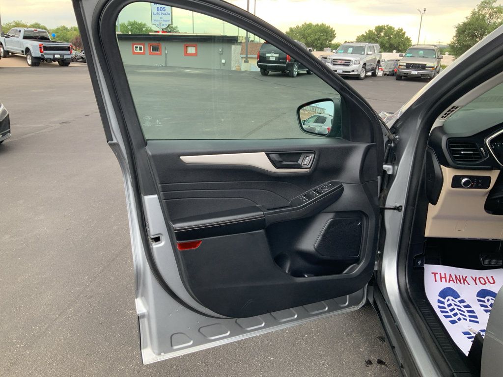 Used 2022 Ford Escape SE w/ Cold Weather Package AWD/4WD image 11