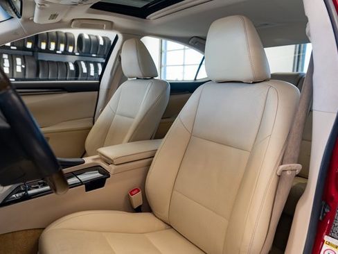 Used 2013 Lexus ES 350 w/ Luxury Pkg image 24