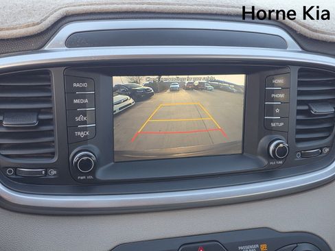 Used 2020 Kia Sorento LX image 16