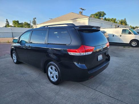 Used 2013 Toyota Sienna LE FWD image 3