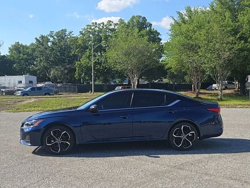 Used 2023 Nissan Altima 2.5 SR image 3