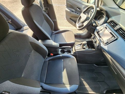 Used 2025 Nissan Versa SV FWD image 11
