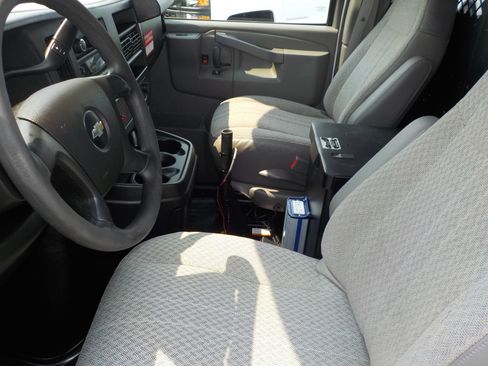 Used 2016 Chevrolet Express 2500 RWD image 13