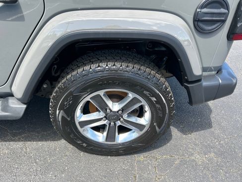 Used 2020 Jeep Wrangler Unlimited Sahara AWD/4WD image 32