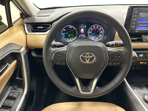 Used 2022 Toyota RAV4 XLE Premium image 15