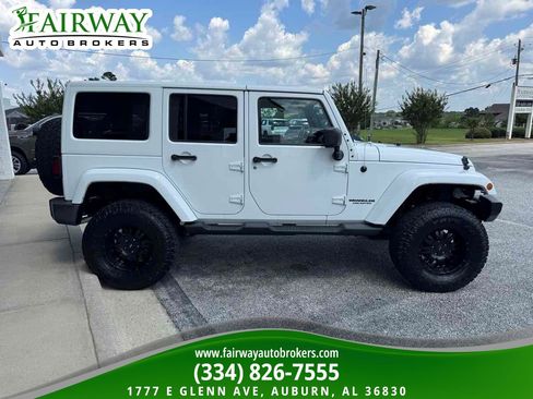 Used 2012 Jeep Wrangler Unlimited Sahara AWD/4WD image 5