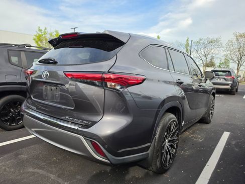 Used 2022 Toyota Highlander Platinum image 9