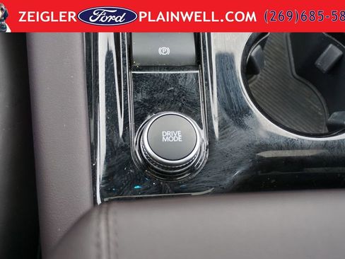 Used 2025 Ford Explorer Platinum w/ LUX Leather Package AWD/4WD image 27