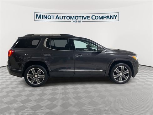 Used 2017 GMC Acadia Denali w/ Technology Package image 9