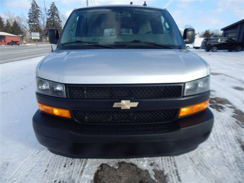 Used 2019 Chevrolet Express 3500 LS image 4