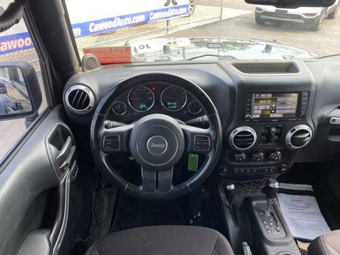 Used 2013 Jeep Wrangler Unlimited Sahara w/ Dual Top Group AWD/4WD image 18