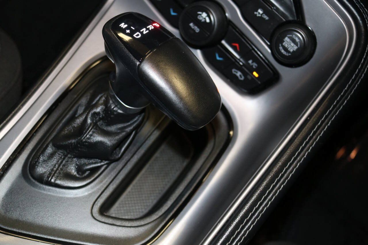 Used 2023 Dodge Challenger SXT RWD image 40