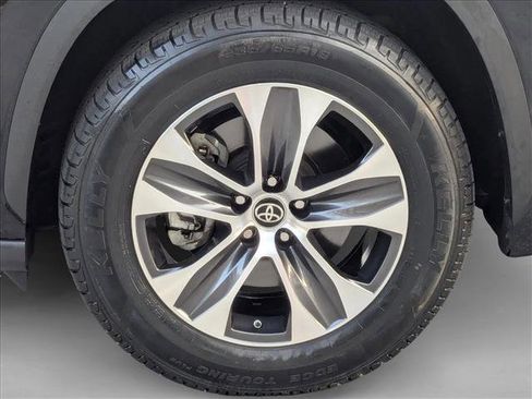 Used 2023 Toyota Highlander XLE image 26