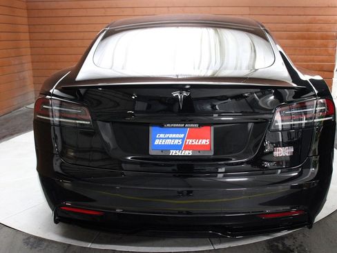 Used 2022 Tesla Model S Plaid image 2