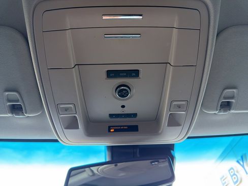 Used 2020 GMC Yukon XL Denali image 23