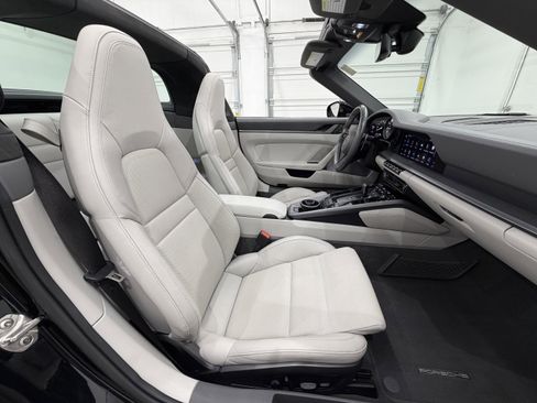 Certified 2022 Porsche 911 Targa 4S image 23