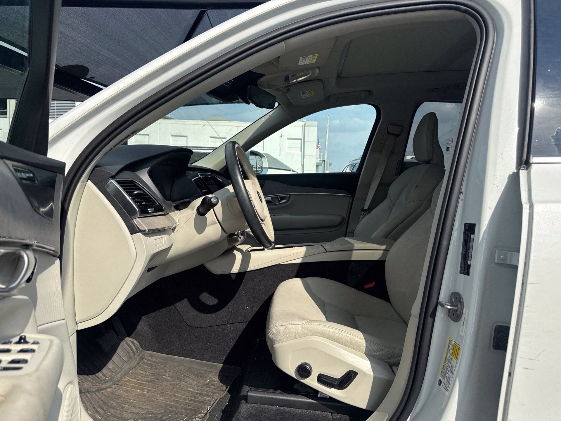 Used 2024 Volvo XC90 T8 Plus w/ Protection Package Premier AWD/4WD image 10