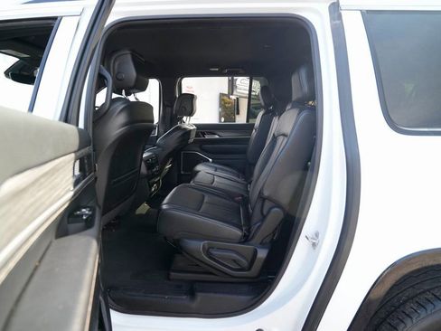 Used 2023 Jeep Wagoneer L Series II image 20