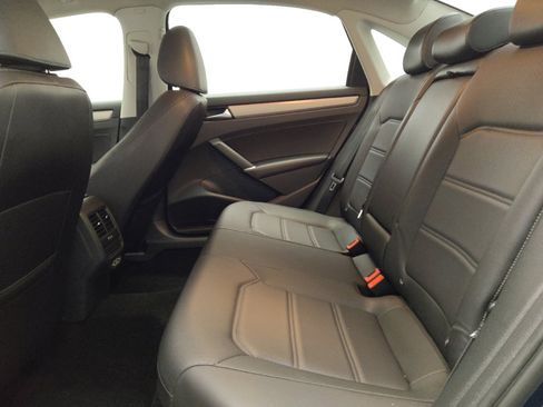 Used 2021 Volkswagen Passat 2.0T SE image 18