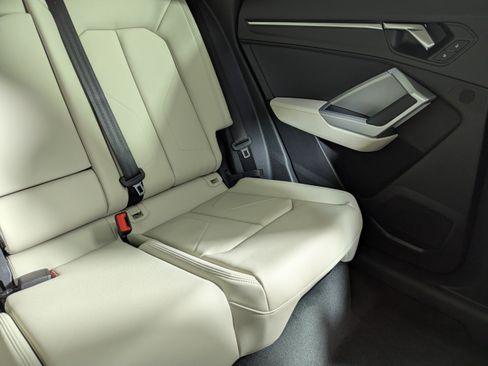 New 2025 Audi Q3 2.0T Premium image 14