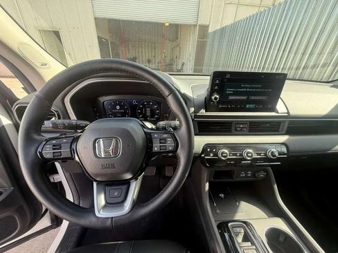 Used 2025 Honda Pilot Elite image 15