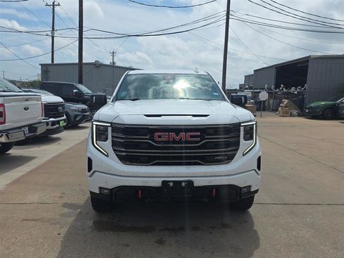 Used 2022 GMC Sierra 1500 AT4 w/ AT4 Premium Package AWD/4WD image 4
