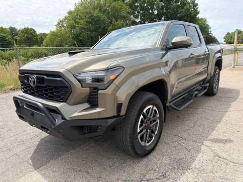 Used 2024 Toyota Tacoma TRD Sport w/ TRD Sport Premium Package AWD/4WD image 6