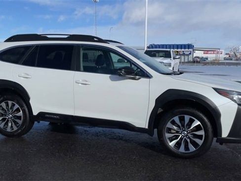 Used 2023 Subaru Outback Limited XT image 3