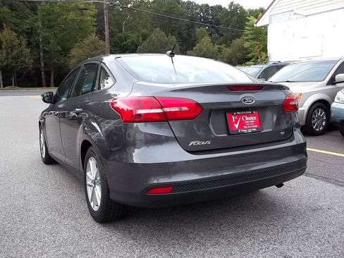 Used 2016 Ford Focus SE w/ SE Cold Weather Package FWD image 3