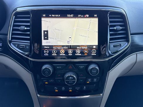 Used 2019 Jeep Grand Cherokee Limited w/ Luxury Group II image 19