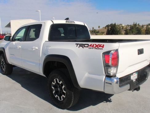 Certified 2023 Toyota Tacoma TRD Off-Road AWD/4WD image 6