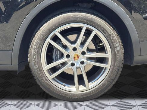 Used 2023 Porsche Cayenne AWD/4WD image 13