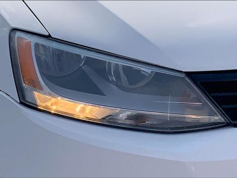 Used 2011 Volkswagen Jetta Sedan FWD image 27