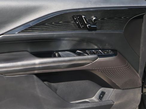 Used 2024 Cadillac Lyriq Sport image 21