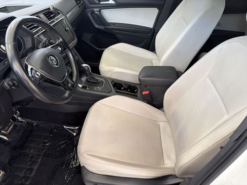 Used 2020 Volkswagen Tiguan SE R-Line FWD image 5