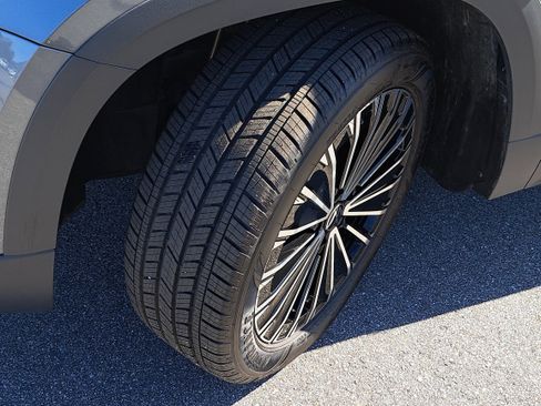 Certified 2025 Volkswagen Taos SE image 29